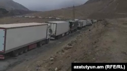 Մեքենաները Լարսի անցակետում, արխիվ