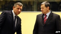Ante Gotovina i Mladen Markač u sudnici haškog tribunala uoči izricanja presude, 16. studeni 2012.