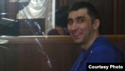 Вадим Курамшин, подсудимый, гражданский активист, обвиняемый в вымогательстве. Тараз, 2 мая 2012 года. Фото предоставил гражданский активист Дмитрий Тихонов. 