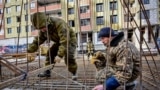Орусия. Курулушта иштеген мигранттар. Иллюстрация үчүн колдонулган сүрөт