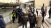 Милиция не пускает граждан в здание, в котором они проживают. 2 марта 2024 года. 