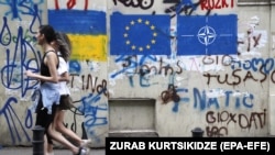 Graffiti on a wall in the old town of Tbilisi depicts the Ukrainian, EU, and NATO flags on May 23.