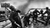 Форсування Дніпра. 1943 рік. Засобів переправляти війська не було. Ватутін вирішив брати кількістю. Солдати долали річку на дверях, колодах, човнах-довбанках. Допливав 1 із 10-ти. 