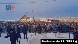 Protestatarii, în așteptarea deciziei instanței