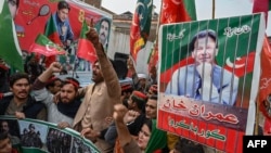 د تحريک انصاف غړي احتجاج کوي - انځور له ارشیفه 