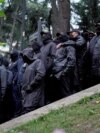 ნიღბიანი სამართალდამცავები პარლამენტის უკანა შესასვლელთან არიან განლაგებული , 13 მაისი, 2024 წელი
