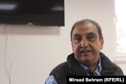 "Prva šansa da otputujem odmah ću otići, ali ne vjerujem da ću se odmah moći vratiti", kaže pedijatar iz Gaze Ahmed Shahin.