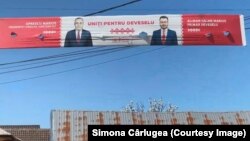 Afiș electoral în comuna Deveselu.
