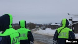 Російська ДПС контролює під'їзди до місця падіння літака. Яблоново, Бєлгородська область Росії. 24 січня 2025 року