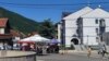 Prošle nedelje je iz i oko opštinskih zgrada u Zvečanu, Leposaviću i Zubinom Potoku smanjeno 25 odsto Policije Kosova (na fotografiji: Opština Zubin Potok, 12. jul) 