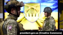 Українські військові під час церемонії вручення державних нагород. Архівна світлина