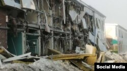 За даними місцевої влади, технологічний процес підприємств не порушено, але є постраждалі.