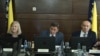 Premijer Fadil Novalić (u sredini), sa zamjenicima i ministrima Jelkom Milićević i Veskom Drljačom na sjednici u Sarajevu, 30. marta 2023.