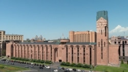 Քաղաքապետարանի պաշտոնյայի փաստաբան. Քննիչները չեն կարողանում ապացուցել, թե Կարոյանի որ արարքն է դիրքի չարաշահում