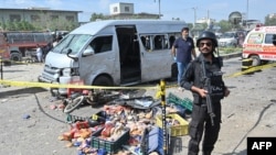 د اپرېل پر ۱۹مه په کراچۍ کې د جاپانیانو ګاډی تر بريد وروسته ولاړ دی.