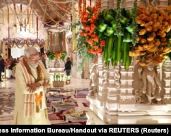 Premijer Indije Narendra Modi u hinduističkom hramu u gradu Ajodhja, 22. januar 2024.