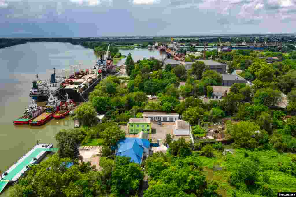 A file photo of a port in Izmayil, Ukraine. Romanian territory can be seen at left, across the Danube River, the natural boundary between the two countries. On September 7, the Romanian Defense Ministry released a statement condemning the Russian attack on the Ukrainian port, then declared the kamikaze drone strikes on Ukraine “did not pose any direct military threats against our national territory.”