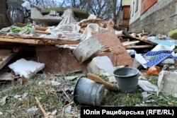 На руїнах