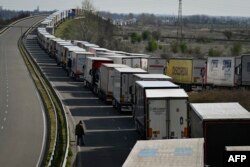 Cozi de TIR-uri la frontiera româno-bulgară, pe partea bulară, de la Vidin-Calafat, în 25 martie 2024.