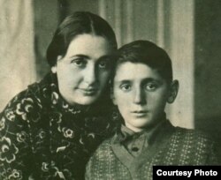 Жена Нестора Лакобы Сария и сын Рауф
