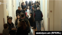 Armenia - Pensioners and other refugees from Nagorno Karabakh visit a Karabakh office in Yerevan, October 18, 2023.