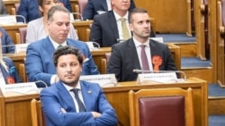 Premijeri na brvnu