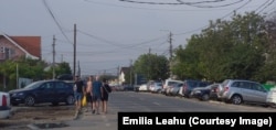 Între localitățile 2 Mai și Vama Veche nu sunt trotuare, fapt reclamat încă din 2021 de turiști care au mers între cele două stațiuni.
