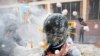 200-годишният традиционен фестивал „Els Enfarinats“ в испанския град Иби на 28 декември 2023 г. Участниците организират симулативен държавен преврат, докато се бият с брашно и яйца пред кметството на града като част от честванията на Деня на невинните - ден за правене на шеги.