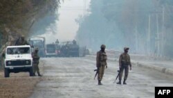 امنيتي سرتيري په لکي مروت کې په پيره ولاړ دي - انځور له ارشیفه