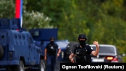 Područje na kojem se dogodio napad u Banjskoj pratile su pojačane snage kosovske policije i nekoliko sedmica nakon incidenta. 24. septembar 2023.