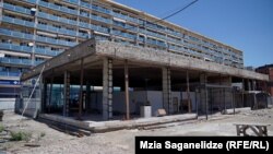 მეტროსადგურ "ავლაბრის" ზედა ვესტიბიული. 12 ივლისი, 2023 წელი