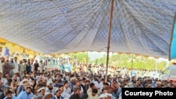 پرلت د جولای په دویمه په شیراني کي د درو پولیسانو تر وژل کېدو وروسته پیل شوی دی ـ د جولایي دویمې انځور.