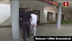Затрыманьне студэнта БДТУ. Скрыншот зь сюжэту «Беларусь-1»