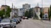 Most preko reke Ibar od 1999. deli Mitrovicu na južni - većinski albanski, i severni - većinski srpski deo (foto: maj 2024.)