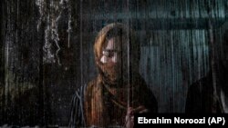 Оогандык аял. Иллюстрациялык сүрөт