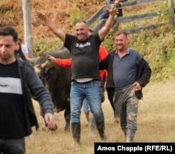 Jovo Vodjevic Duman after his bull Misko won the heavyweight division.