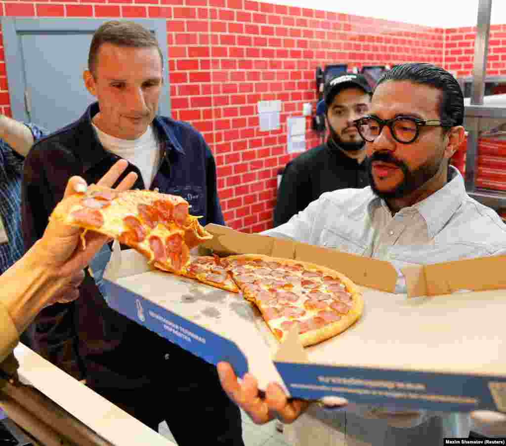 Russian restauranteur Anton Pinsky (left) and pro-Kremlin rapper Timati took over the assets of Domino's Pizza following the brand's exit from the country. It is not the first Russian outlet of a multinational company to be "rebranded" by the pair. 