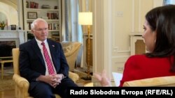Kristofer Hill, ambasador SAD, tokom razgovora u rezidenciji ambasade u Beogradu, 27. oktobra 2023. 