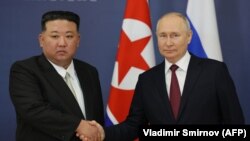 Володимир Путін і Кім Чен Ин під час зустрічі на космодромі «Восточний» в Амурській області Росії, 13 вересня 2023 року