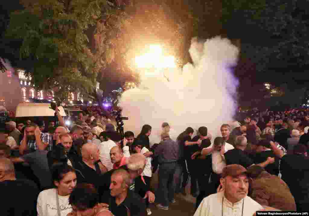 Angry crowds gathered outside government buildings in Yerevan late on September 19, calling for Pashinian to resign. 