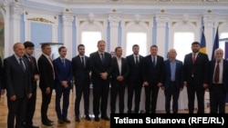 Moldovan political leaders at signing ceremony for the Pact For Europe in Chisinau on May 26