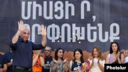 «Մայր Հայաստան»-ի քաղաքապետի թեկնածու Անդրանիկ Թևանյանը ընտրարշավի ժամանակ, օգոստոս, 2023թ.