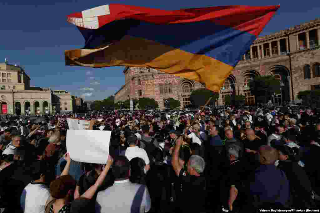 Protesters gather near the government building in Yerevan on September 19. The Azerbaijani and ethnic Armenian sides agreed on September 20 to an immediate cease-fire on the second day of a major flare-up in fighting over the territory of Nagorno-Karabakh, after the de facto leadership of the mostly ethnic Armenian enclave accepted a proposal by the Russian peacekeeping mission there and agreed to talks on the territory's "reintegration" into Azerbaijan.