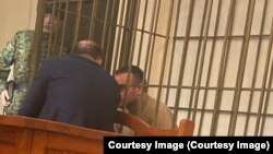 Владимир Кадария и его адвокат в зале суда. 