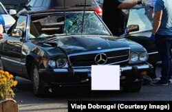 Mașina de epocă, un Mercedes, cu care Vlad Pascu a ucis doi tineri care mergeau pe marginea drumului.