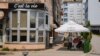 Lokal "C’est la vie", umesto "Dolçe vita".