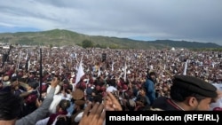 د جون پر ۲۲مه په رزمک کې د پښتون ژغورنې غورځنګ د جلسې انځور.