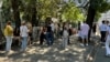 Sociologii spun că o parte din elevii care nu participă la bacalaureat au migrat în străinătate la familiile lor. 