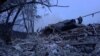 На фото – наслідки російського ракетного удару по Дніпру 28 квітня 2023 року