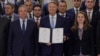 Președintele Klaus Iohannis se mândrește cu Legea Educației, deși aceasta este considerată un eșec de specialiști.
